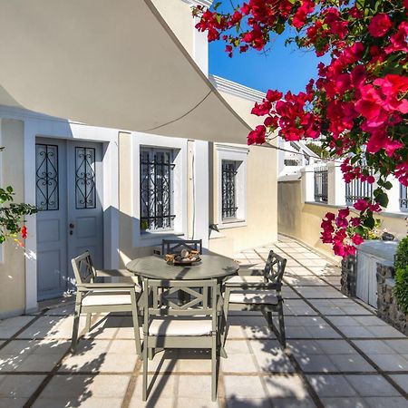 Day One Fira Mansion Apartment Exterior photo